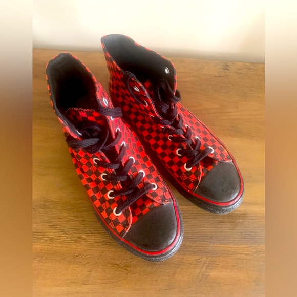 Sneakers. - Picture 2 of 5